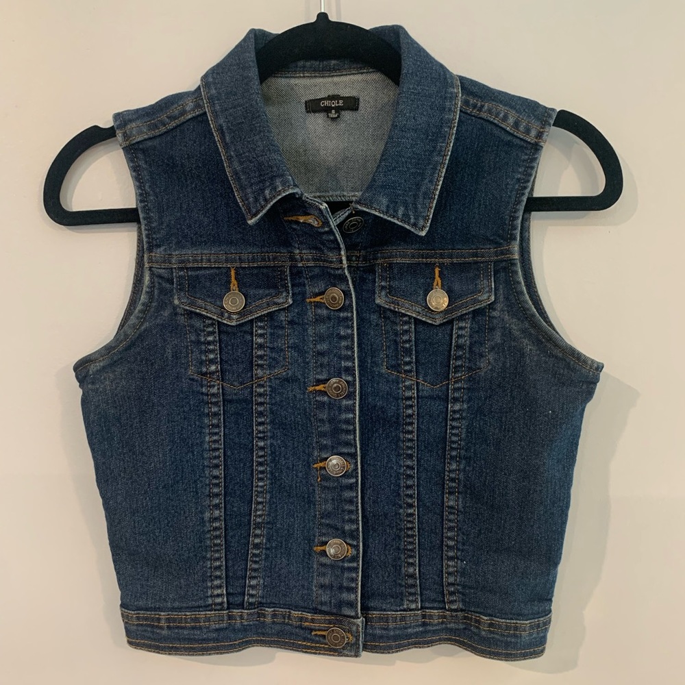 4/$20 Chiqle size small denim vest